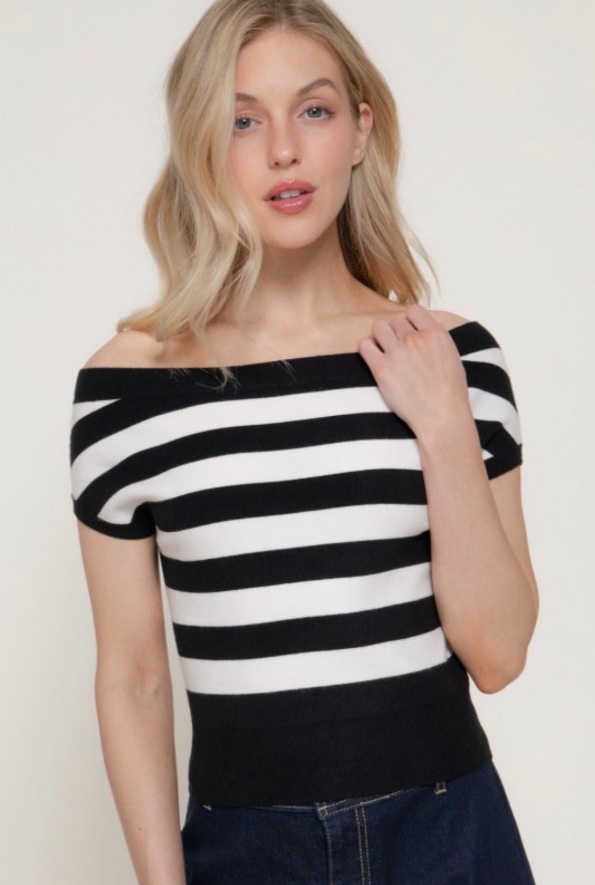 Off The Shoulder BK/WT Top